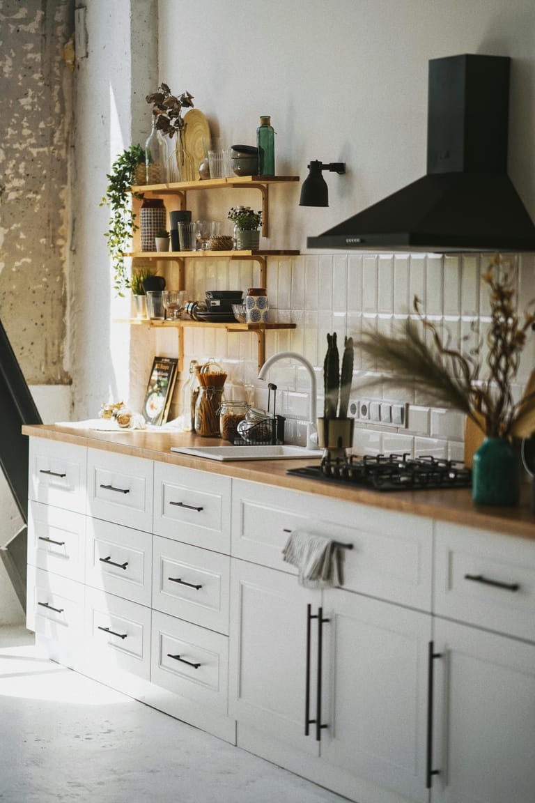 Cuisine sur mesure SCARS dans le Loiret, matières chêne et ambiance bord de Loire.