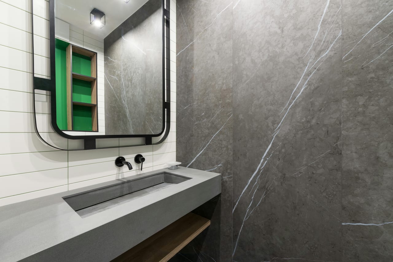 Salle de bain sur mesure SCARS · meuble vasque et plan céramique